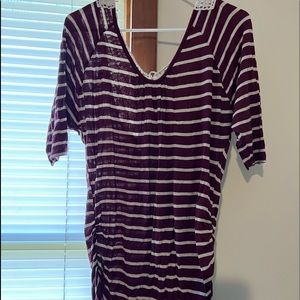 SCOOP NECK LACE BACK STRIPED TEE